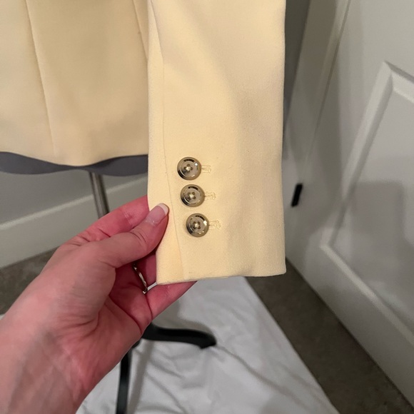 Yellow blazer White House black market - Picture 8 of 9